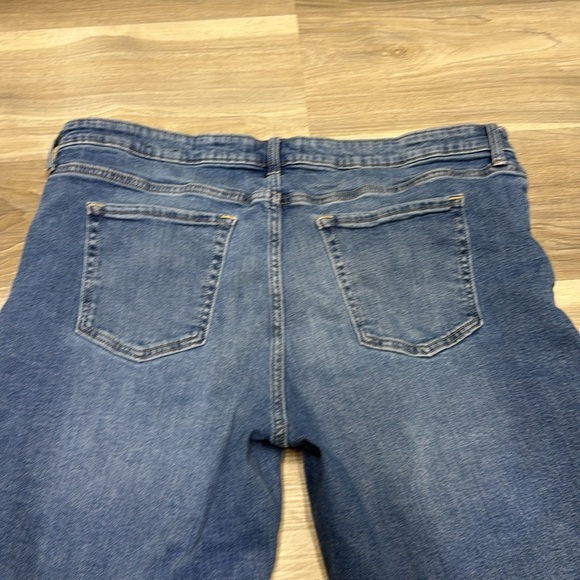 Gap Bermuda Blue Denim Jean Shorts size 34 - Picture 8 of 9